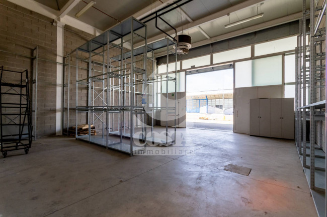 CAPANNONE/LOCALE COMMERCIALE in vendita a Argelato