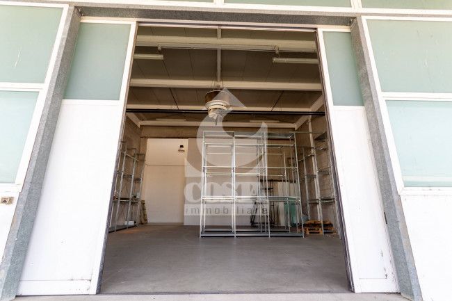 CAPANNONE/LOCALE COMMERCIALE in vendita a Argelato