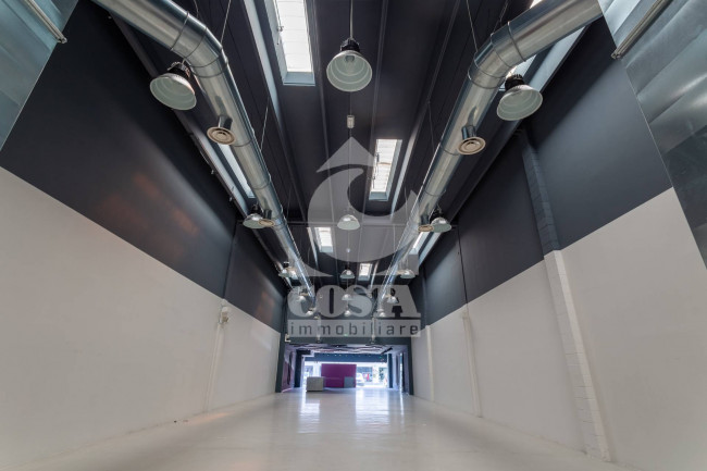 CAPANNONE/LOCALE COMMERCIALE in vendita a Argelato