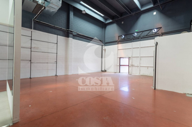 CAPANNONE/LOCALE COMMERCIALE in vendita a Argelato