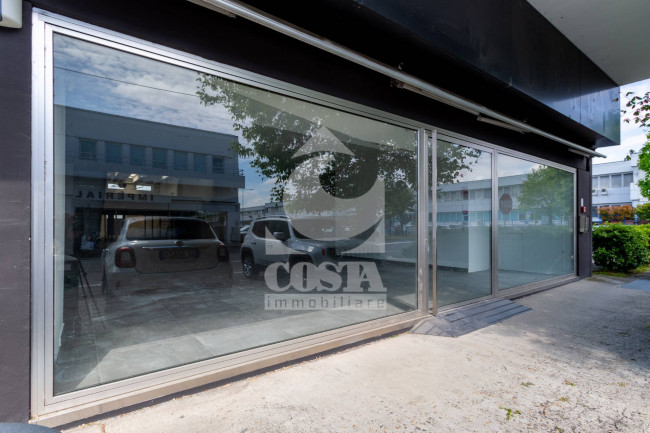 CAPANNONE/LOCALE COMMERCIALE in vendita a Argelato