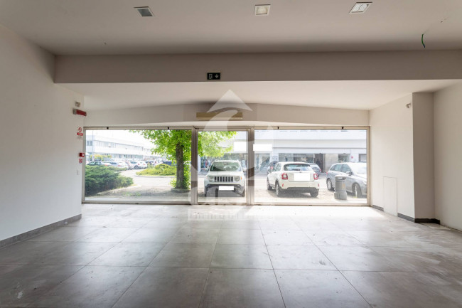 CAPANNONE/LOCALE COMMERCIALE in vendita a Argelato