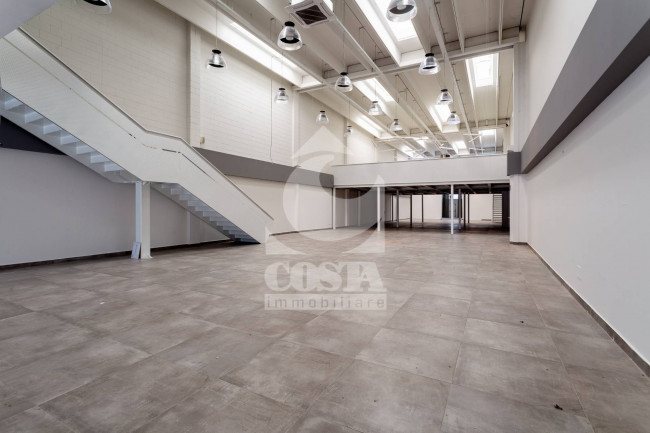 CAPANNONE/LOCALE COMMERCIALE in vendita a Argelato