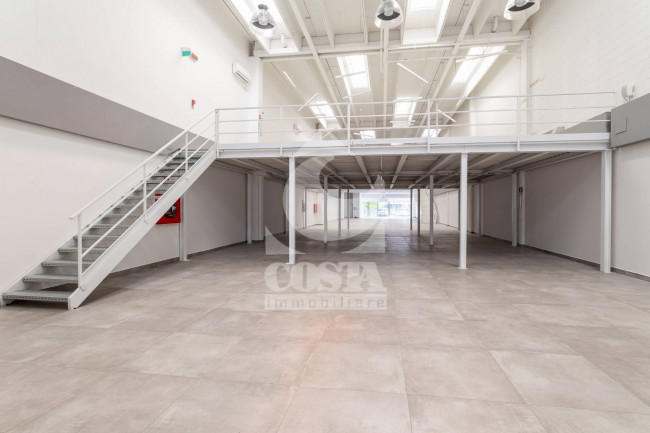 CAPANNONE/LOCALE COMMERCIALE in vendita a Argelato