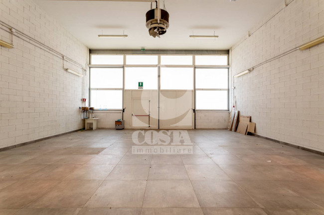 CAPANNONE/LOCALE COMMERCIALE in vendita a Argelato