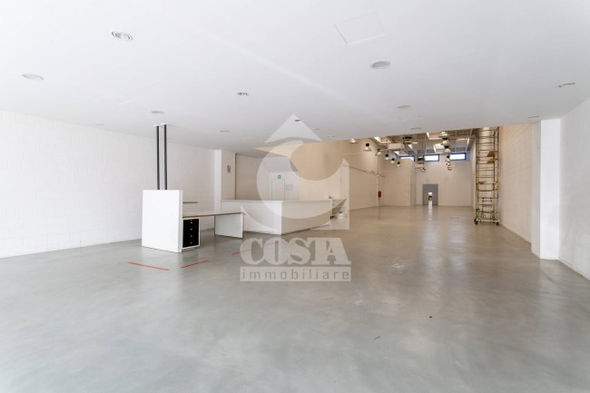 CAPANNONE/LOCALE COMMERCIALE in vendita a Argelato