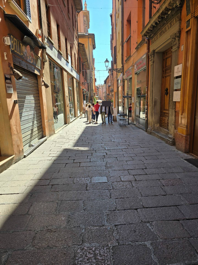 negozio in affitto a Bologna