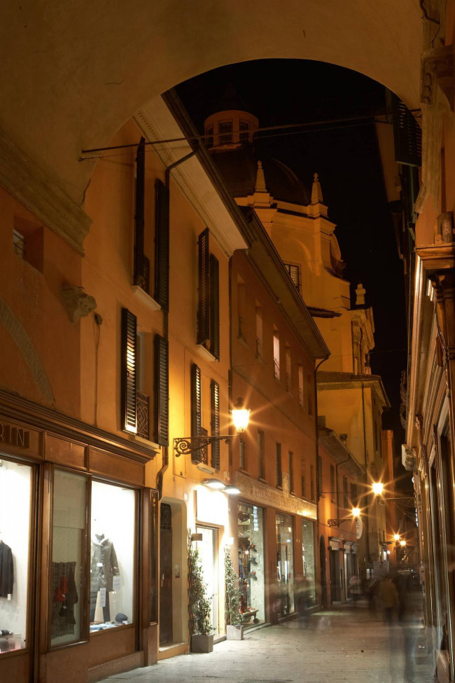 negozio in affitto a Bologna