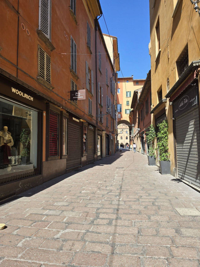 negozio in affitto a Bologna