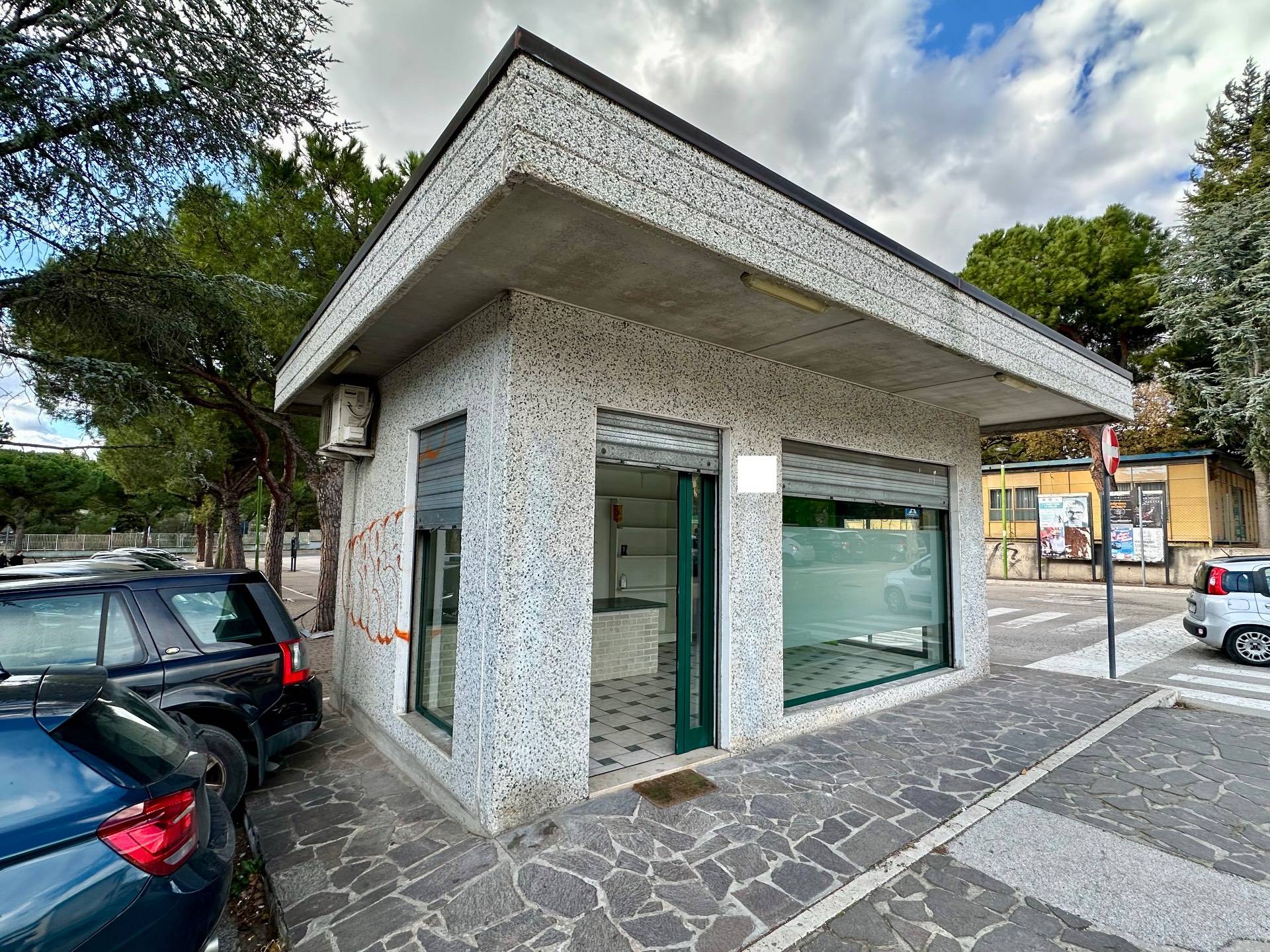 Fondo commerciale in affitto a Giulianova (TE)
