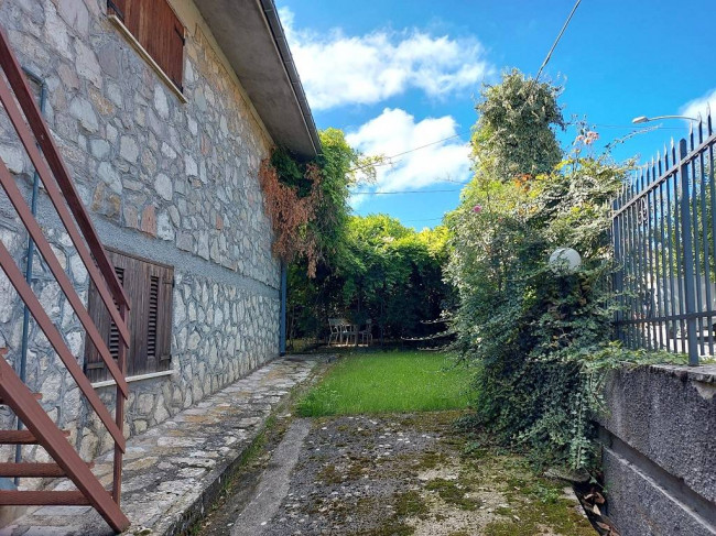 Casa indipendente in vendita a Collemare, L'aquila (AQ)