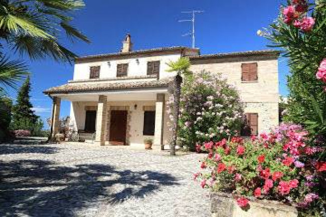 casale in vendita a Campofilone