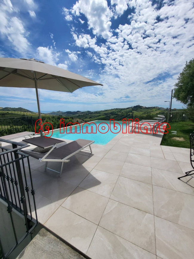 Villa in vendita a Acquaviva Picena