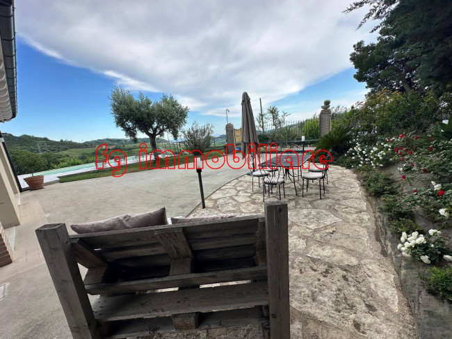 Villa in vendita a Acquaviva Picena