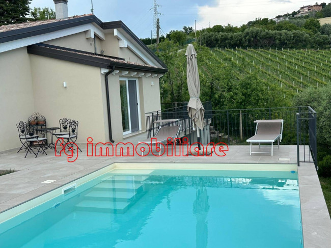 Villa in vendita a Acquaviva Picena