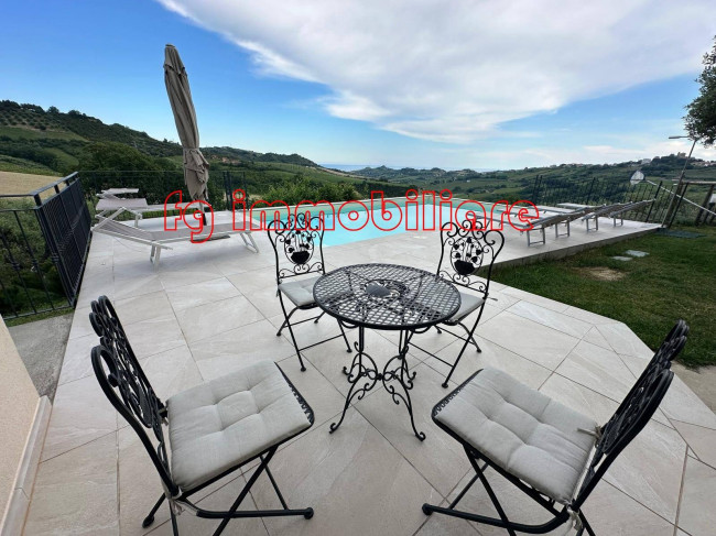 Villa in vendita a Acquaviva Picena