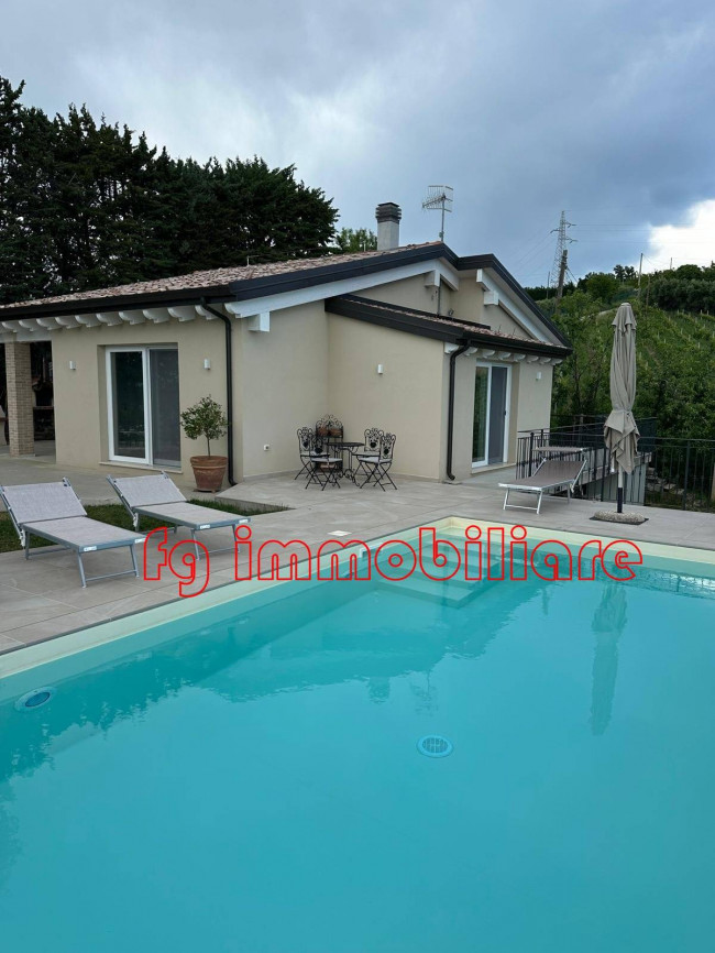 Villa in vendita a Acquaviva Picena