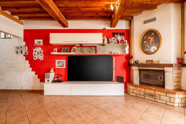 Casa indipendente in vendita a Visignano, Cascina (PI)