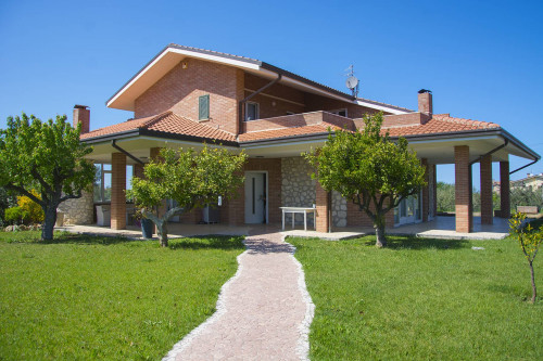 Villa in vendita a Treglio (CH)