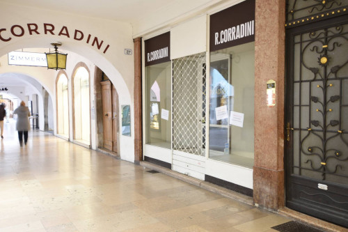 Geschäftslokal in der Bozner Laubengasse, im Herzen der Bozner Altstadt zu vermieten