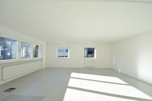 Modernes Studio in der Gewerbezone 