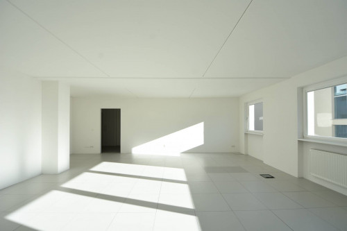 Modernes Studio in der Gewerbezone 