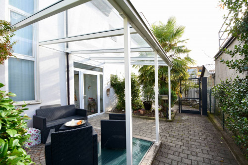 Elegante Doppelhaushälfte mit Garten, Dreifachcarport und luxuriöser Ausstattung in Meran / Untermais