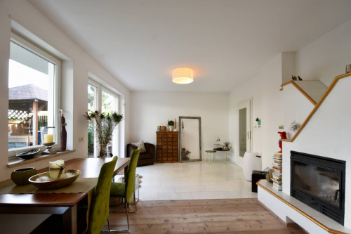 Elegante Doppelhaushälfte mit Garten, Dreifachcarport und luxuriöser Ausstattung in Meran / Untermais