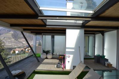 Elegante Villa mit wunderschöner Aussicht auf die Stadt Meran in ruhiger Lage in Schenna zu verkaufen