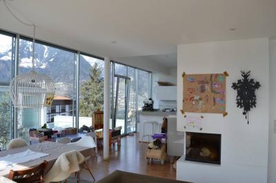 Elegante Villa mit wunderschöner Aussicht auf die Stadt Meran in ruhiger Lage in Schenna zu verkaufen