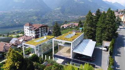 Elegante Villa mit wunderschöner Aussicht auf die Stadt Meran in ruhiger Lage in Schenna zu verkaufen