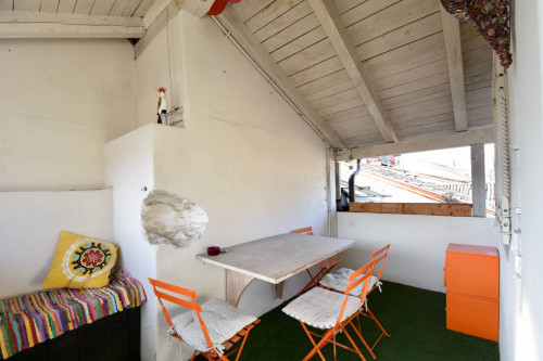 Exklusive 2-Zimmer-Attikawohnung (duplex) mit Dachterrasse im Herzen der Bozner Laubengasse zu vermieten.