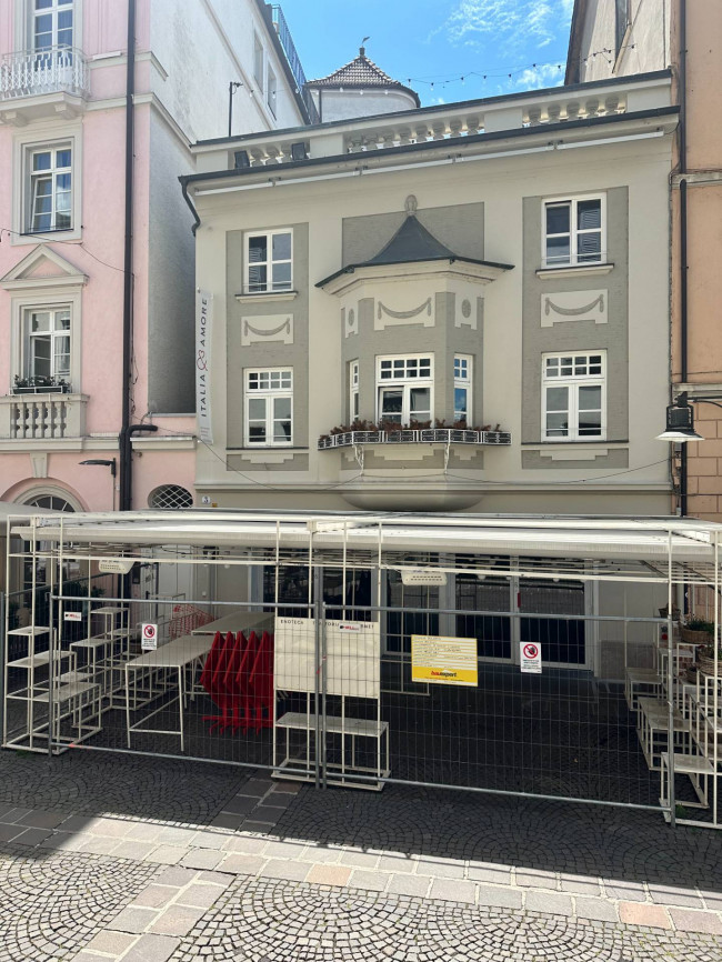Stadthaus in Bozen: Premium-Geschäftsräume im historischen Zentrum
