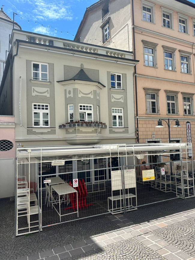 Stadthaus in Bozen: Premium-Geschäftsräume im historischen Zentrum