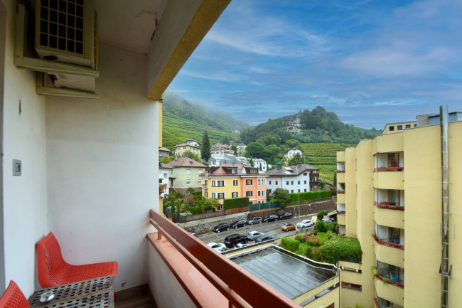Moderne, sanierte 2-Zimmer-Wohnung mit Balkon, Garage und traumhaftem Blick