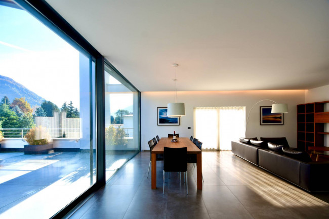 Exklusive 4-Zimmer-Attikawohnung mit luxuriöser Ausstattung und großer Terrasse