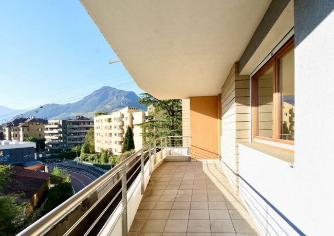 Ampio quadrilocale con terrazza grande