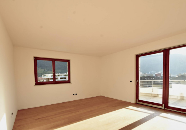 Helle Vierzimmerwohnung mit großer Terrasse von 43 m²