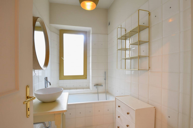 Exklusive 2-Zimmer-Attikawohnung (duplex) mit Dachterrasse im Herzen der Bozner Laubengasse zu vermieten.