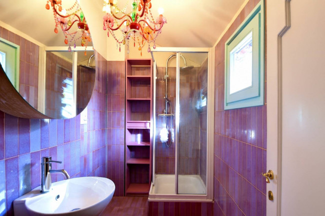 Exklusive 2-Zimmer-Attikawohnung (duplex) mit Dachterrasse im Herzen der Bozner Laubengasse zu vermieten.