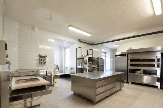 Vielseitig nutzbares Gewerbeobjekt mit Stellplätzen und Ausblick in Mals