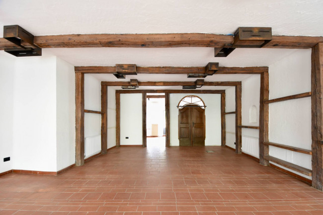 Geschäftslokal im historischen Zentrum von Bozen auf zwei Ebenen