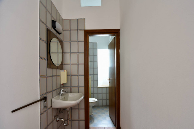 Geschäftslokal im historischen Zentrum von Bozen auf zwei Ebenen