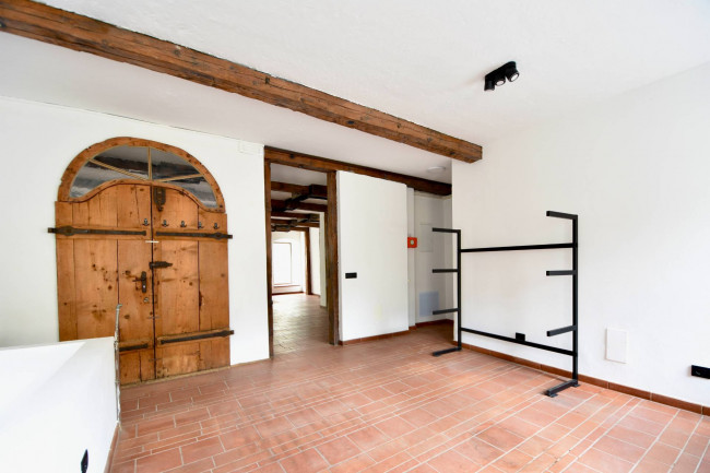 Geschäftslokal im historischen Zentrum von Bozen auf zwei Ebenen