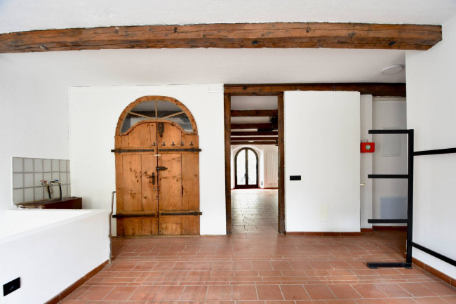 Geschäftslokal im historischen Zentrum von Bozen auf zwei Ebenen