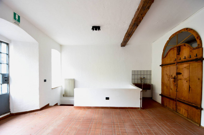 Geschäftslokal im historischen Zentrum von Bozen auf zwei Ebenen