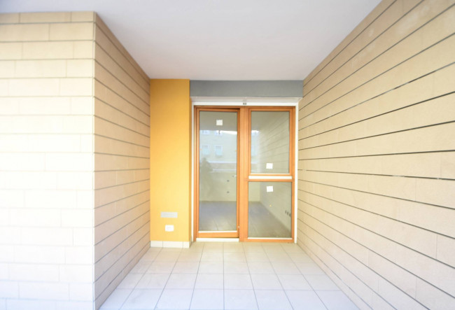 Dreizimmerwohnung mit großen Fenstern und zwei Terrassen