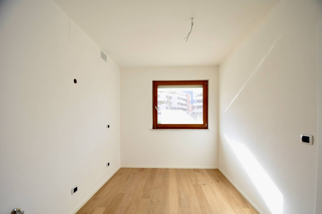 Dreizimmerwohnung mit großen Fenstern und zwei Terrassen