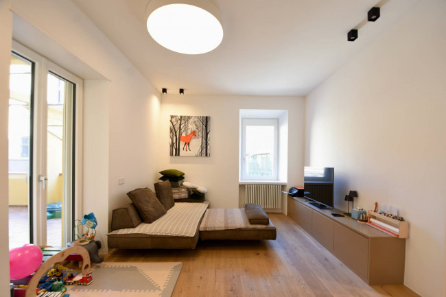 Möblierte 3-Zimmer-Wohnung im Zentrum von Bozen mit Terrasse, Dachboden und Garage