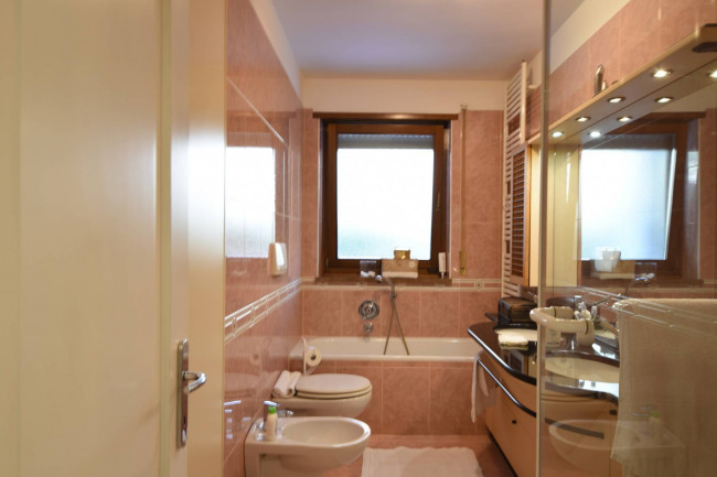 Dreizimmerwohnung in exklusiver Residenz mit Garten